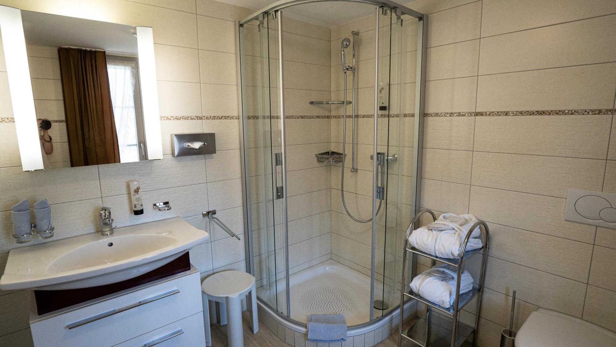 Ferienwohnungen Hotel Eden Шпиц Екстериор снимка