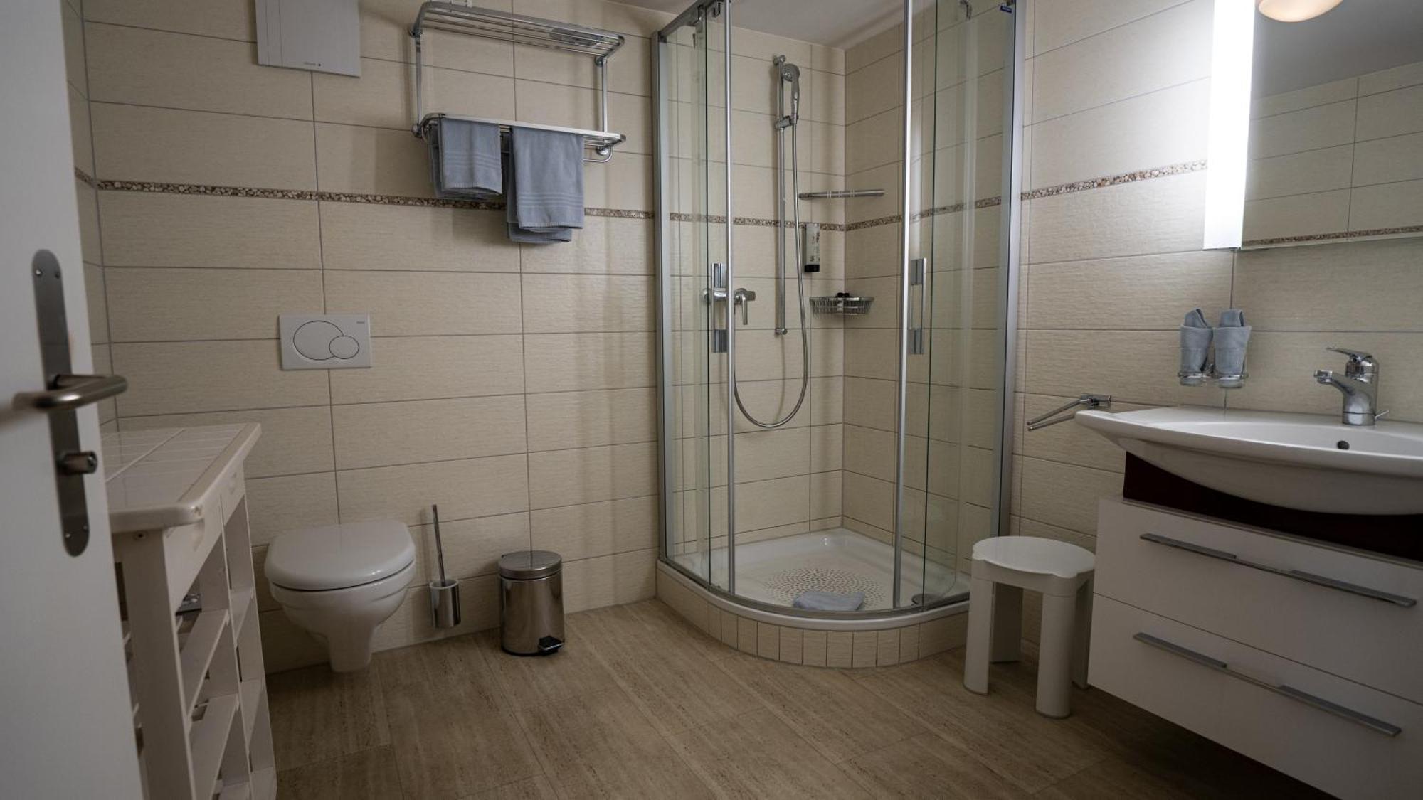 Ferienwohnungen Hotel Eden Шпиц Екстериор снимка